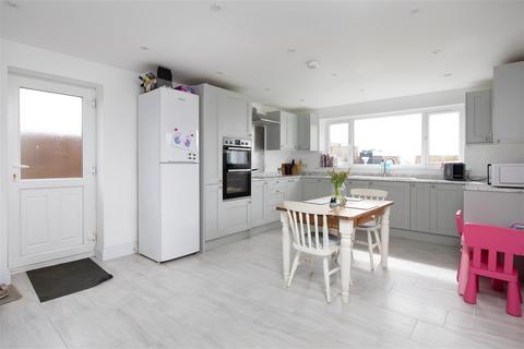 19 Newleaze, Steeple Ashton, Trowbridge, BA14 6EF