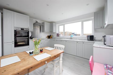 19 Newleaze, Steeple Ashton, Trowbridge, BA14 6EF