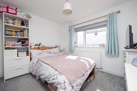 19 Newleaze, Steeple Ashton, Trowbridge, BA14 6EF