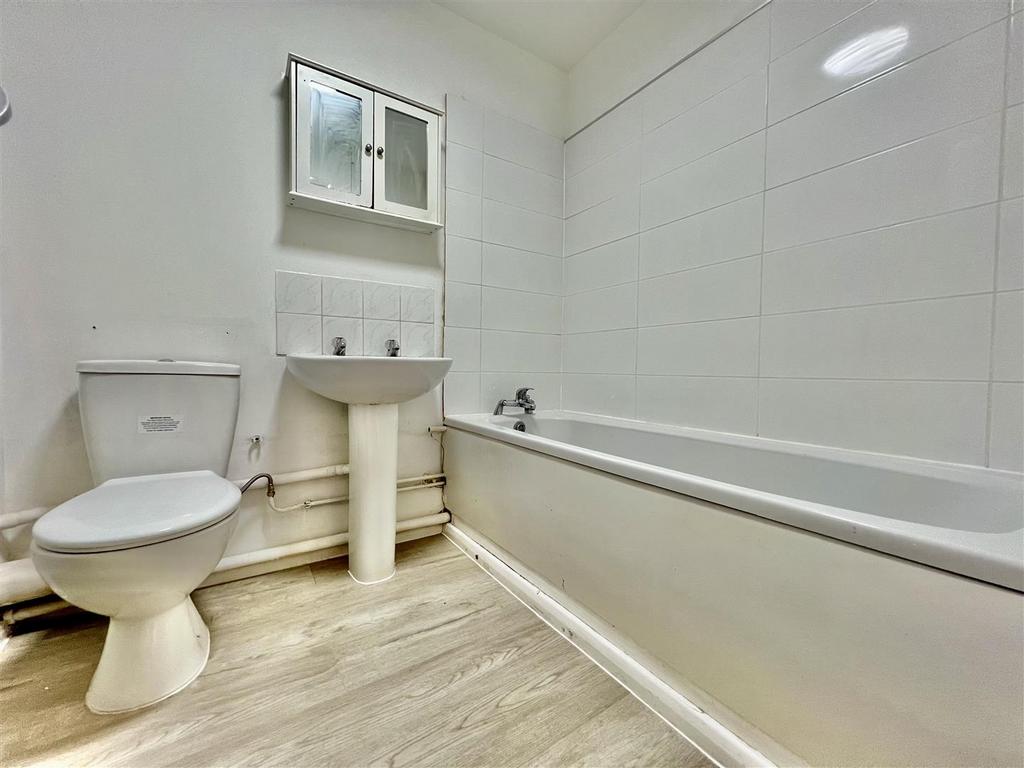 Family Bathroom/ WC