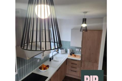 1 bedroom in a flat share to rent, Bath Road, Bristol BS4
