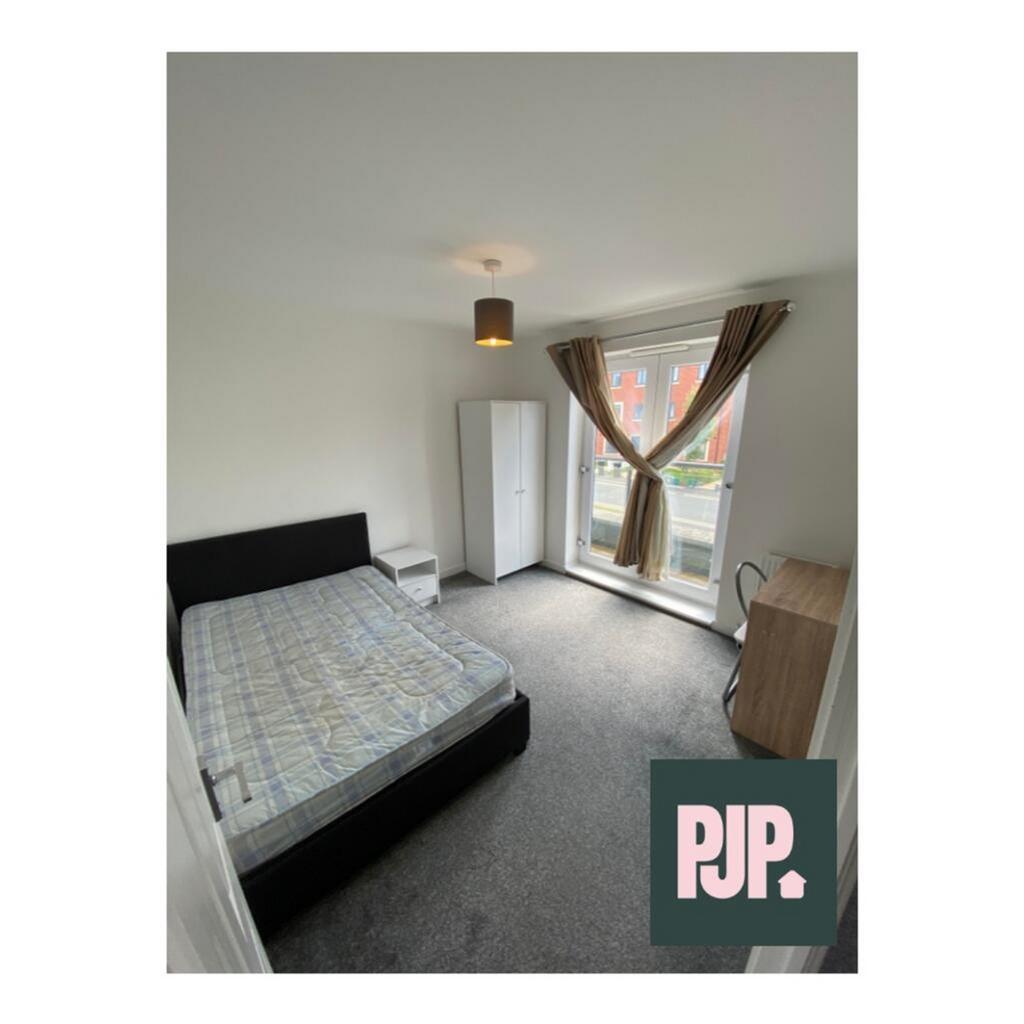 Bright and inviting double bedroom featuring la...