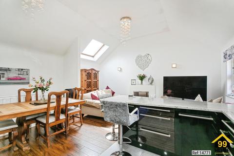 2 bedroom maisonette for sale, Willow Wren, Milton Keynes, Buckinghamshire, MK14