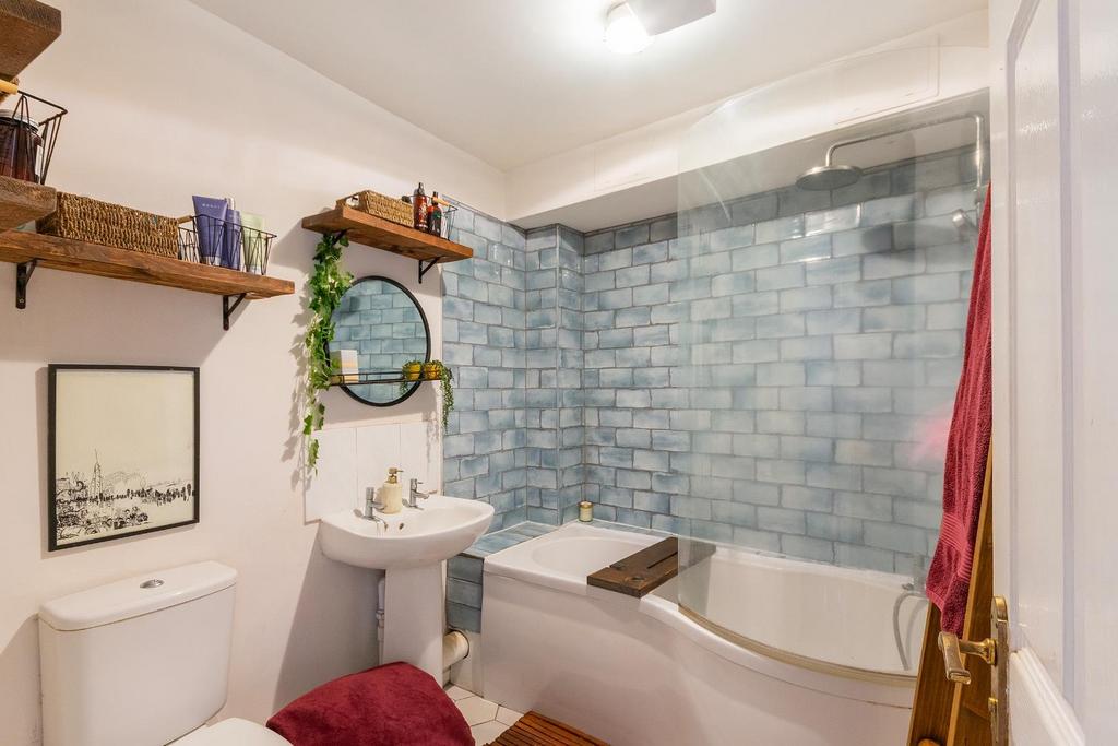 FP1 WHS - Bathroom C.jpg