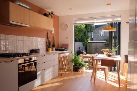 29 Third Avenue, London, E17 9QJ