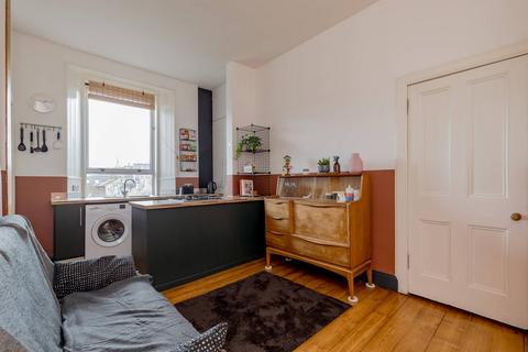 11/5 Ferry Road, Edinburgh, EH6 4AD