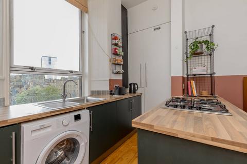 11/5 Ferry Road, Edinburgh, EH6 4AD