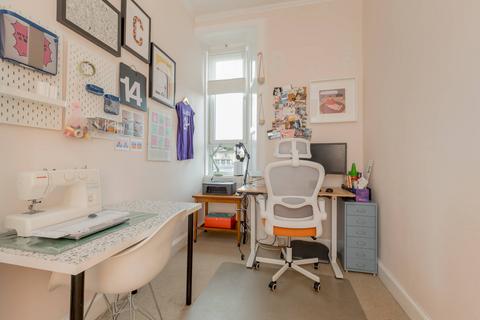 11/5 Ferry Road, Edinburgh, EH6 4AD