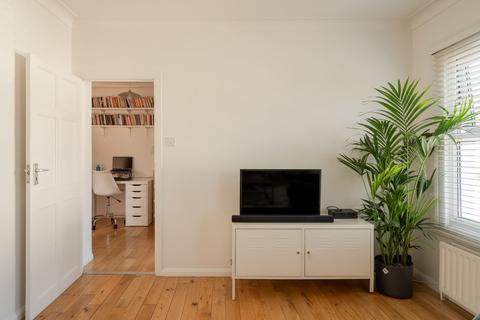 Flat 2, 1 Chichester Road, London, E11 3LH