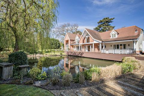 6 bedroom detached house for sale