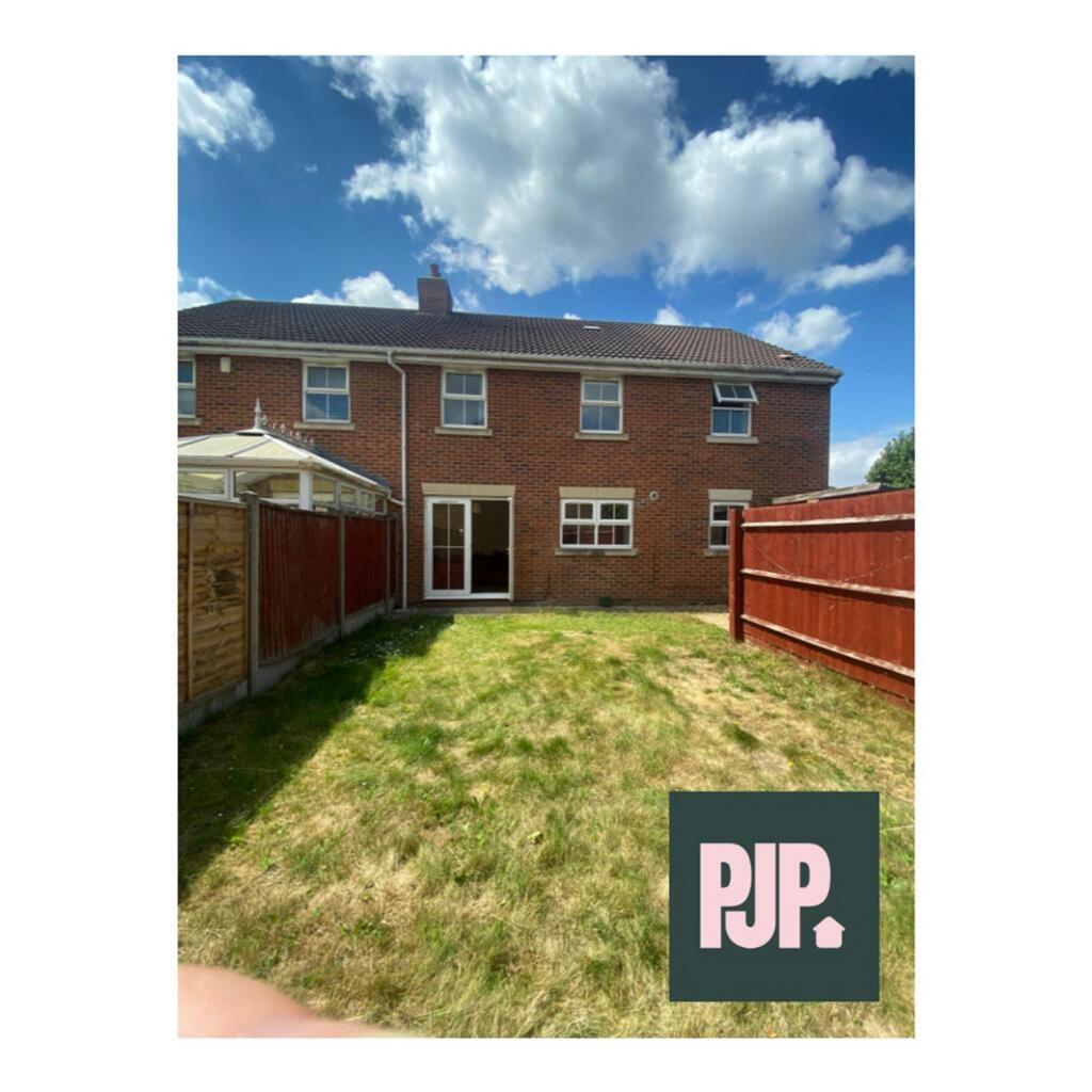 A spacious garden area perfect for relaxation a...