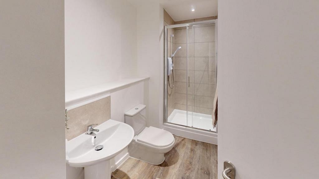 A modern and clean bathroom featuring a spaciou...