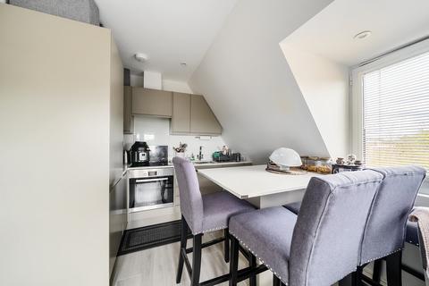 2 bedroom apartment for sale, Roxborough Avenue, Harrow, HA1