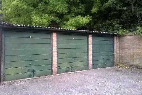 Garage to rent, Gallus Close, London N21