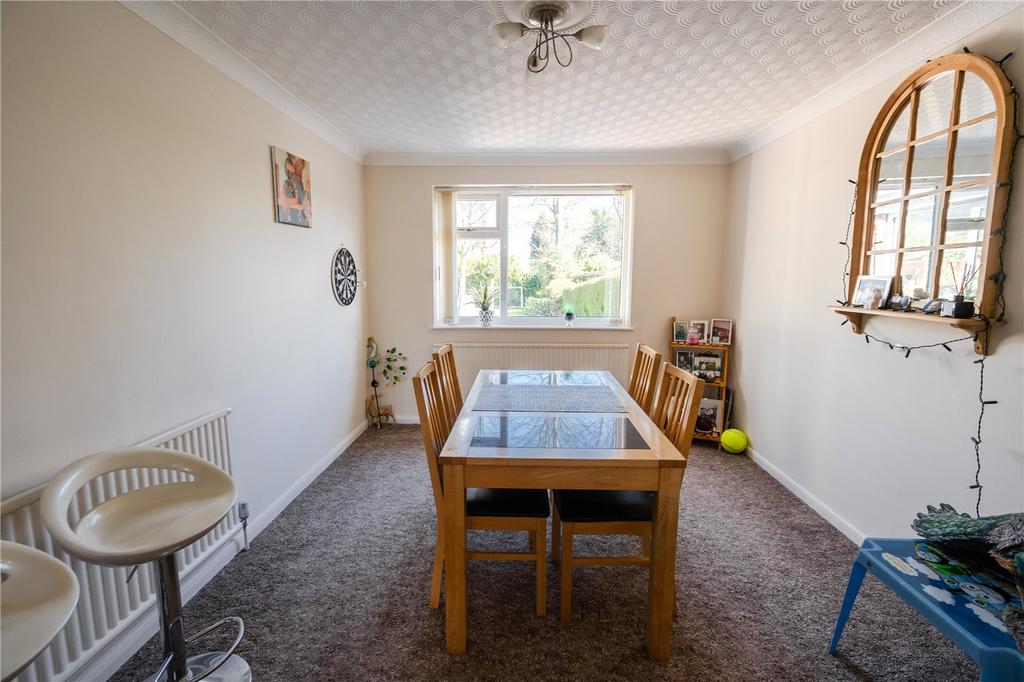 Dining Room/Bed 2