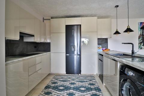 3 bedroom apartment for sale, 49 Hardy Court, Worcester
