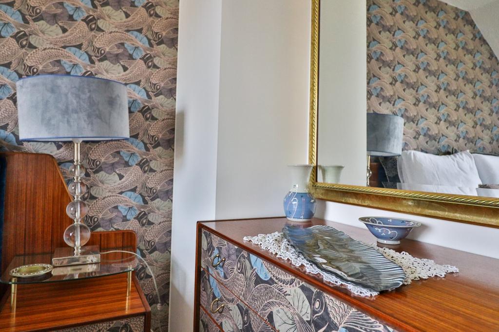 Wallpaper detail and design