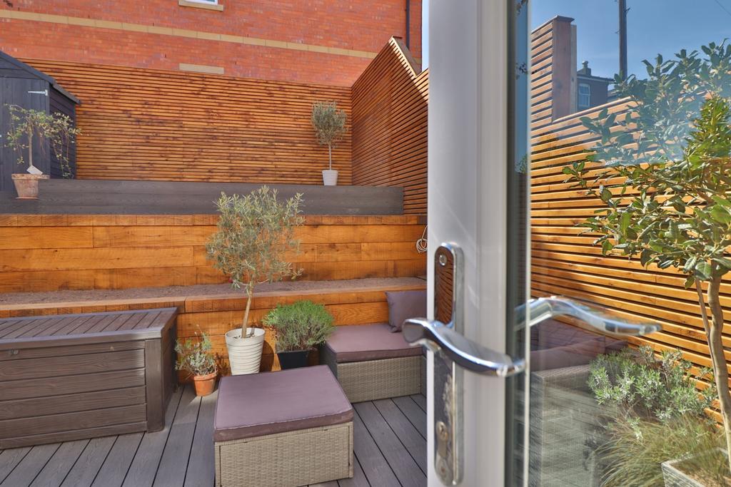Modern low maintenance garden