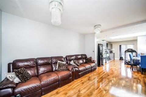 19 Violet Road, London, E17 8HZ