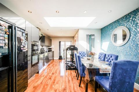 19 Violet Road, London, E17 8HZ