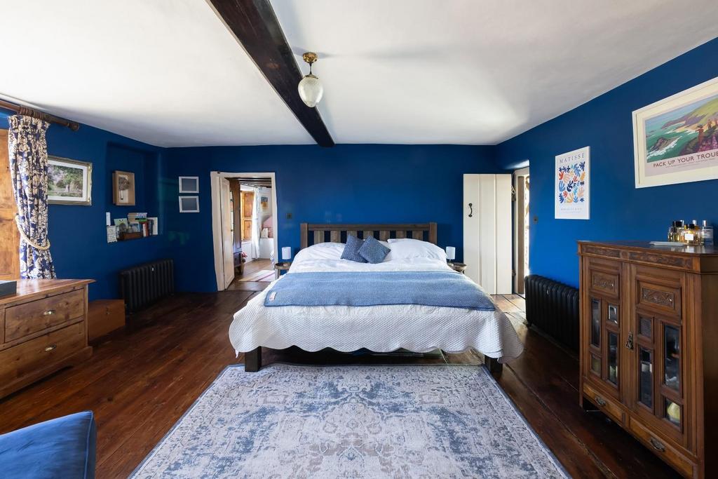 PRINCIPAL BEDROOM SUITE.jpg