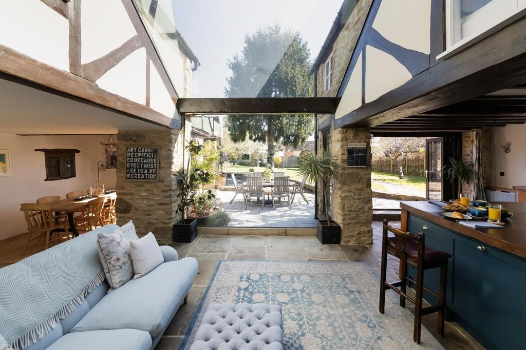SEAMLESS CONNECTION OF INTERIOR &amp; EXTERIOR.jpg