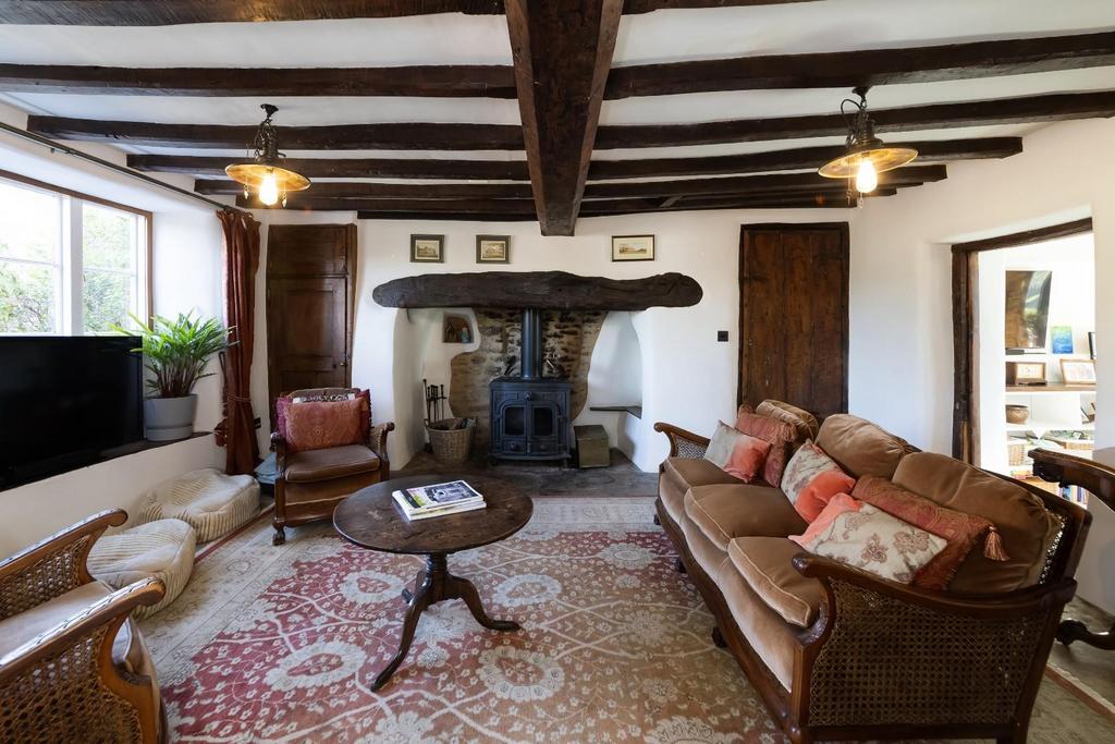 SNUG SITTING ROOM.jpg