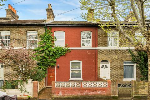 3 bedroom terraced house to rent, Chandos Road, London E15