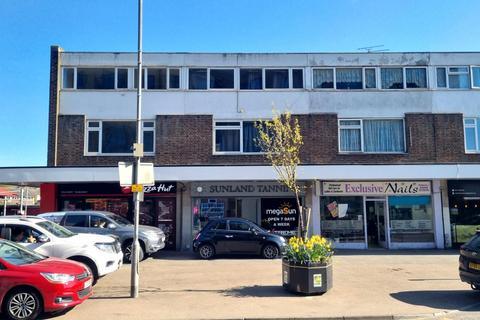 3 bedroom flat to rent, Runwell Road, Wickford