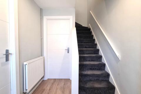 3 bedroom flat to rent, Runwell Road, Wickford