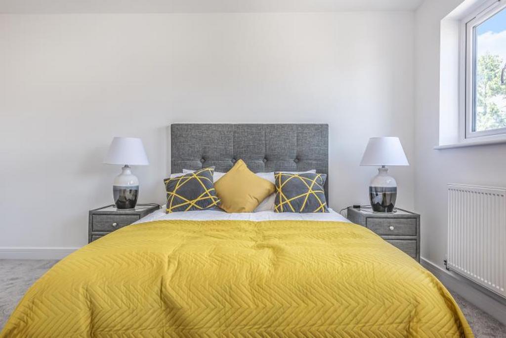 This beautifully designed double bedroom featur...