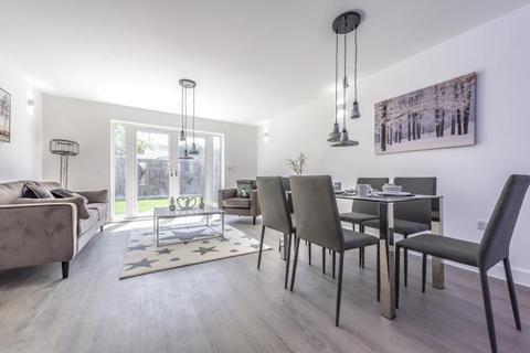 4 bedroom house to rent, Harrys Court, Bristol BS4