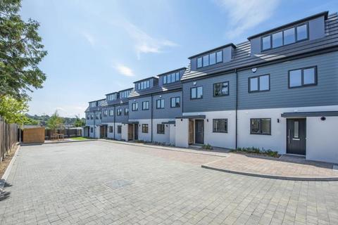 4 bedroom house to rent, Harrys Court, Bristol BS4