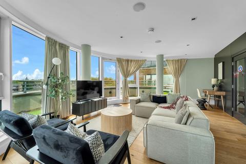 3 bedroom penthouse to rent, Kew Bridge Road, Brentford TW8