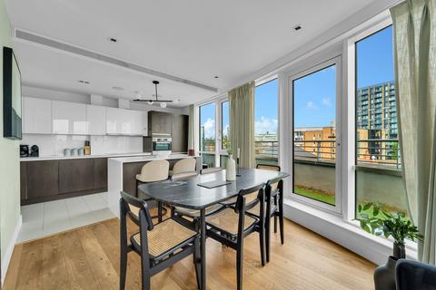 3 bedroom penthouse to rent, Kew Bridge Road, Brentford TW8