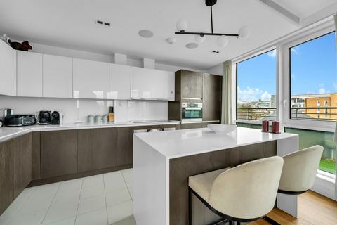 3 bedroom penthouse to rent, Kew Bridge Road, Brentford TW8