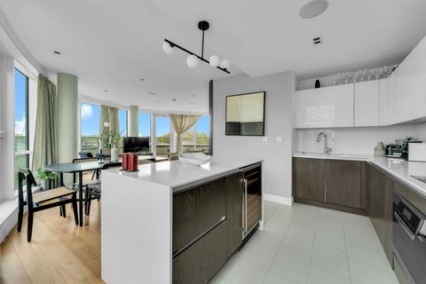 3 bedroom penthouse to rent, Kew Bridge Road, Brentford TW8