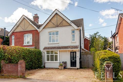 42 Fairlie, Ringwood, BH24 1TS