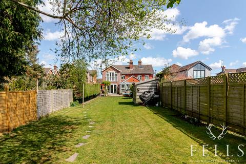 42 Fairlie, Ringwood, BH24 1TS