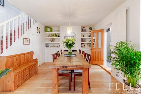 42 Fairlie, Ringwood, BH24 1TS