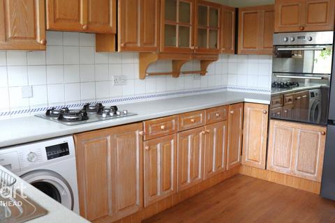 3 bedroom end of terrace house to rent, Boyn Hill Close, Maidenhead