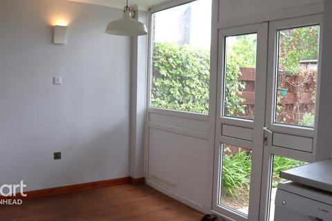 3 bedroom end of terrace house to rent, Boyn Hill Close, Maidenhead