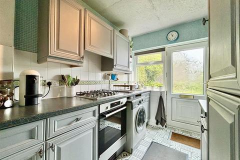 10 Ashfield Road, Thornton, Bradford, BD13 3PN