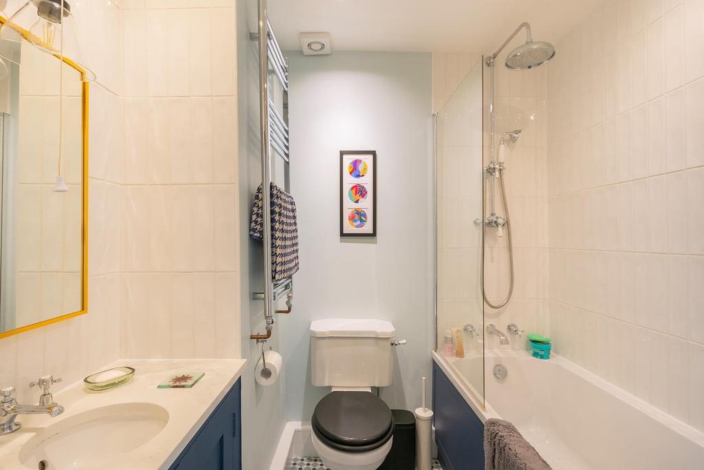 GF5 FDSHS - Bathroom B.jpg