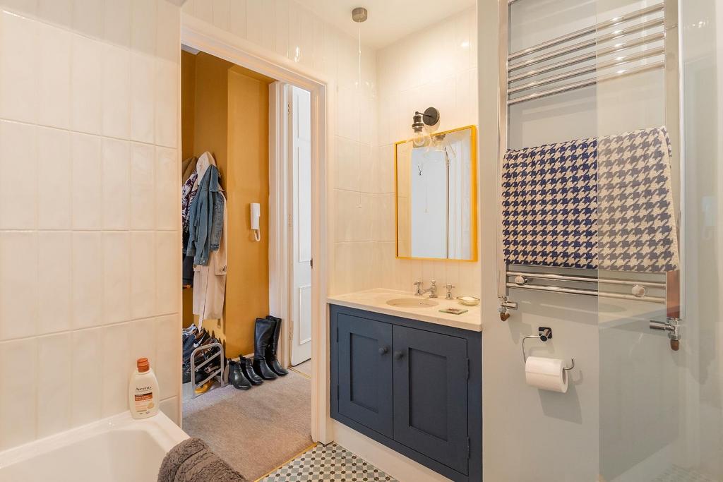 GF5 FDSHS - Bathroom A.jpg