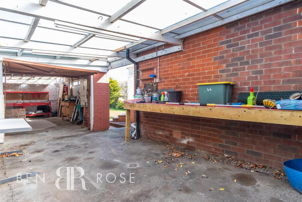 Carport/Garage