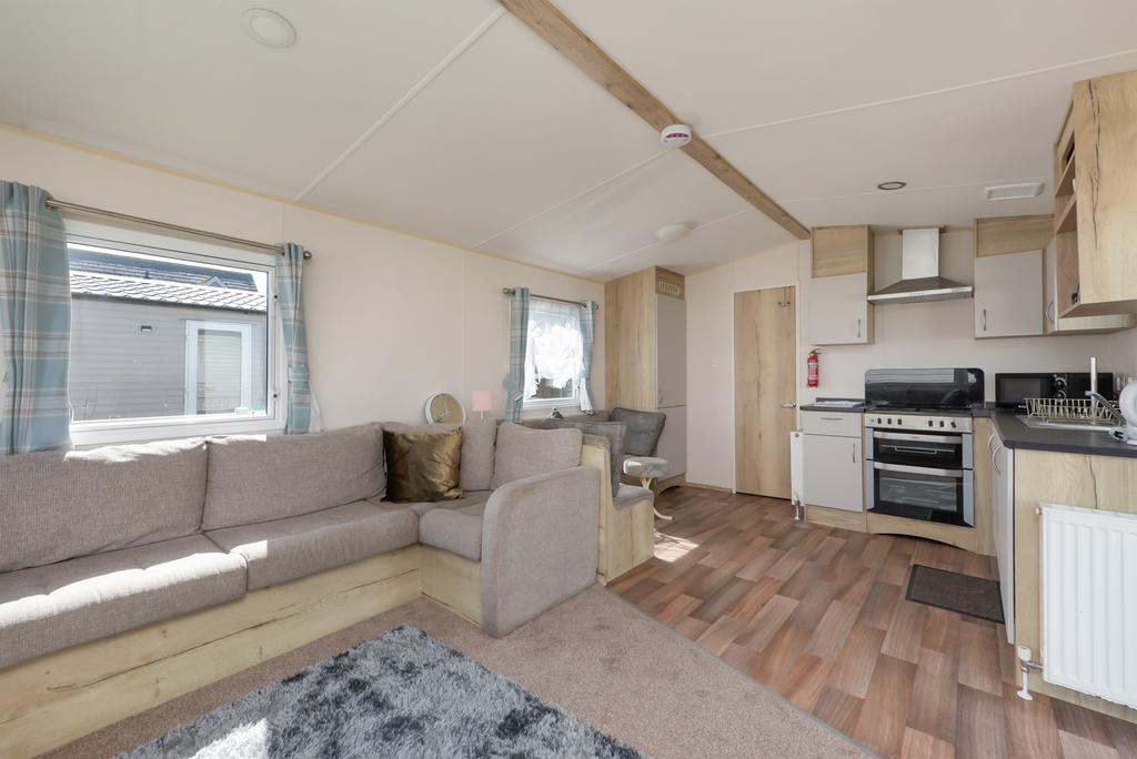 Dining/Kitchen Area