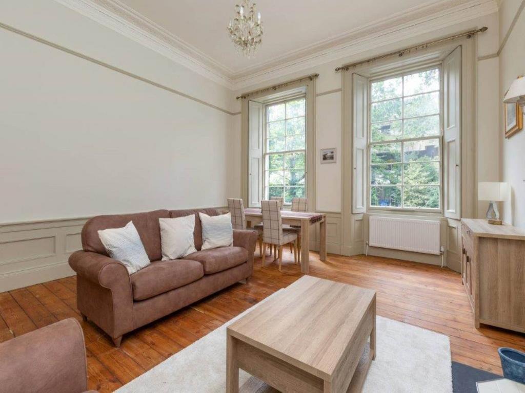 46774 Fettes Row0003