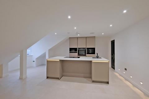 2 bedroom flat to rent, North Silver Street, Top FLoor, Aberdeen, AB10