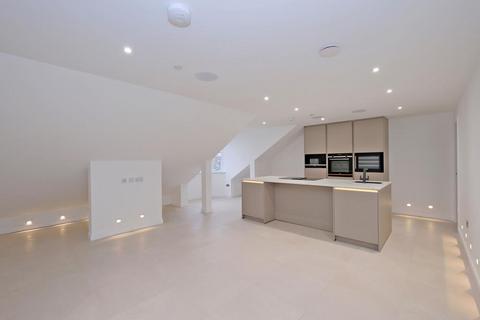 2 bedroom flat to rent, North Silver Street, Top FLoor, Aberdeen, AB10